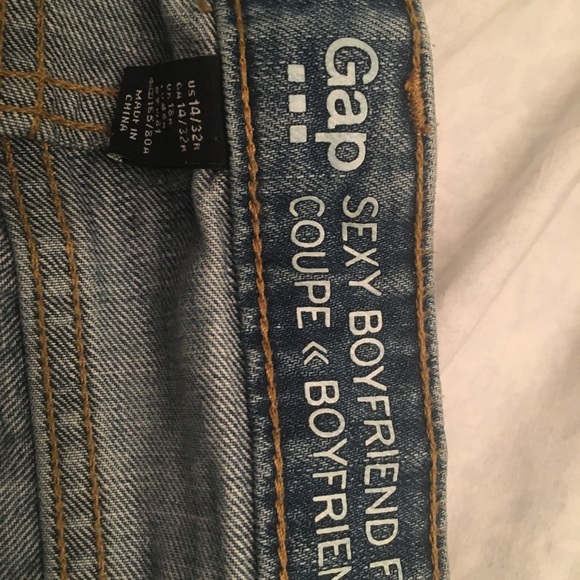 Distressed GAP boyfriend jeans - Picture 2 of 2